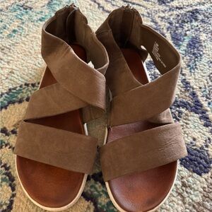 Mia sandals brown